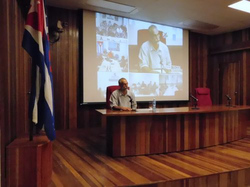 Ariel Terrero durante su intervención sobre periodismo económico (Foto: YAG)