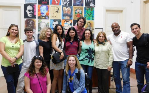 Los visitantes en la Casa de la Prensa, sede nacional de la Upec (Foto: Yoandry Avila Guerra)