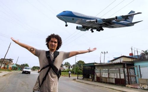 Yander en un fotomontaje sobre la imagen del avión presidencial que trajo a Barack Obama a Cuba 