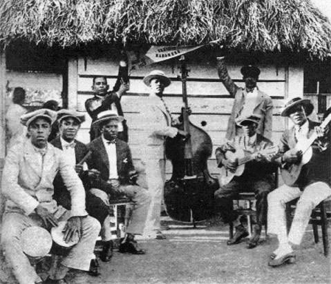 Foto 5 Uno de los grupos que tocaba La Chambelona durante los suceos de 1917.