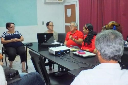 Asamblea de la delegación de la Upec en Radio Angulo, la emisora provincial de Holguín (Foto: Lisandra Cardoso)