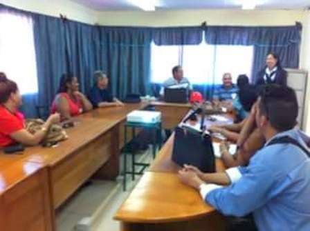 Encuentro de periodistas de la emisora La Voz del Níquel, de Moa, en la unidad de generación eléctrica (Foto: RLC)