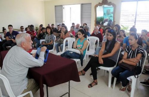 Conferencia del Dr. Luis Alvarez, en la Casa de la prensa agramontina (Foto: Orlando Seguí)