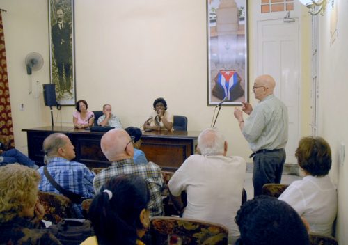 Encuentro e intercambio con las máximas autoridades de la provincia, Lázaro Expósito Canto y Beatriz Johnson, junto a Lourdes M. Palau, presidenta de la Upec en Santiago de Cuba (Foto: YAG)