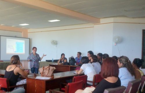 La Dra Iraida Calzadilla durante su conferencia en la Universidad de Matanzas (Foto: YDM)