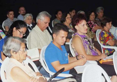 Encuentro en el Telecentro provincial Tele Cristal, de Holguín (Foto: Lisandra Cardoso)