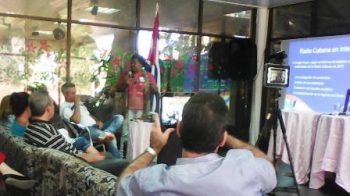 Debates sobre la presencia de la Radio cubana en Internet