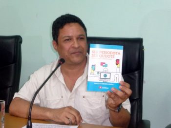 Cedeño explicó las motivaciones profesionales que lo llevaron a escribir este nuevo libro, que si bien sale en formato digital contó con un reducido número de ejemplares impresos, gracias a la colaboración de la Universidad de Oriente (Foto: Betty Beatón)