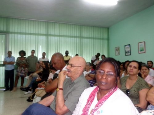 Parte del numeroso público asistente a la presentación del libro, efectuada en la Universidad de Oriente (Foto: Betty Beatón)