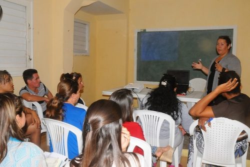 Intercambios en la Casa de la Prensa, sede de la Upec en Ciego de Avila (Foto: EDRB)