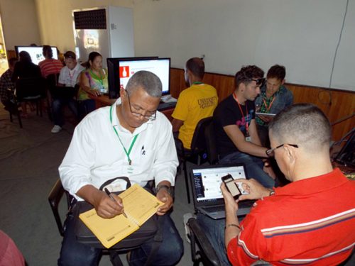 Periodistas, fotorreporteros y desarrolladores de contenidos digitales compartieron experiencias (Foto: Angel Luis)