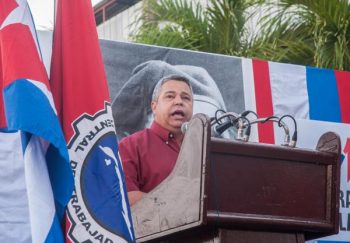 Ulises Guilarte de Nacimiento, Secretario General de la Central de Trabajadores de Cuba (CTC), lanza la convocatoria al 1ro. de Mayo, en el Acto de la CTC Nacional, en la Empresa Productora de Ómnibus Evelio Prieto Guillama, en Artemisa, el 31 de marzo de 2017. ACN FOTO/ Diana Inés RODRÍGUEZ RODRÍGUEZ/ rrcc