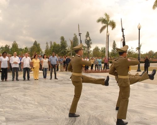 Homenaje a Fidel en el Cementerio Santa Ifigenia, el Día de la Prensa cubana. Foto: Yoandry Ávila Guerra/ Cubaperiodistas