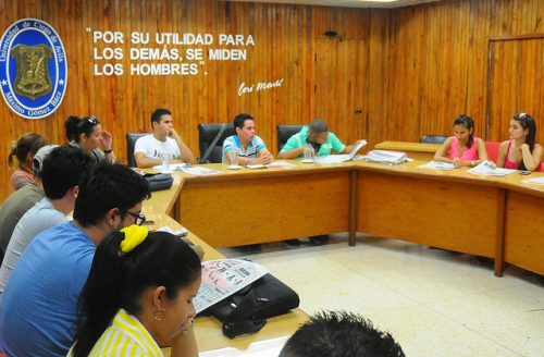 Encuentro en la Universidad Máximo Gómez Báez, de Ciego de Avial (Foto: NDM)