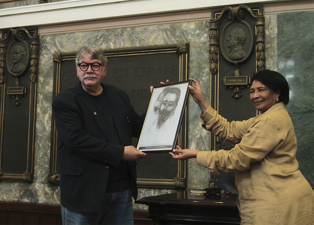 Conferencia de Fernando Buen Abad en la Universidad de La Habana.