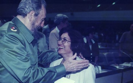 Juana Carrasco junto a Fidel Castro