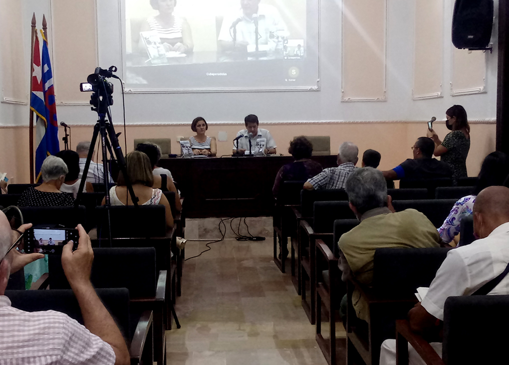 Presentación en la UPEX deñ libro Jorge Oller: memorias de un fotorreportero