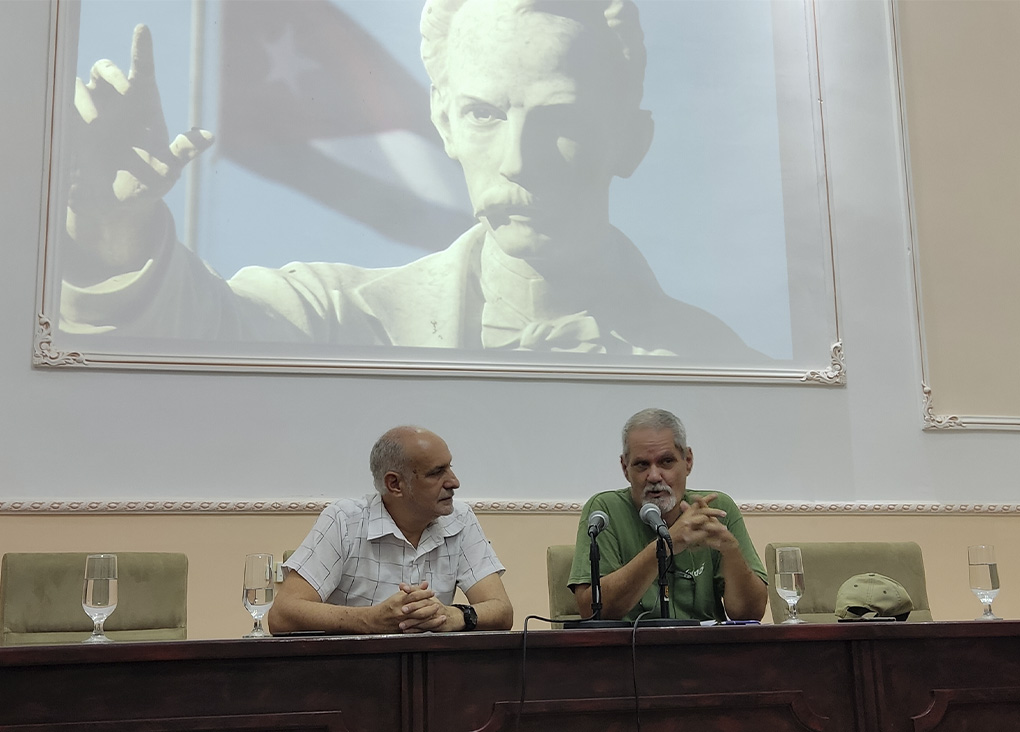 Enrique Ubieta en panel "Golpe comunicacional y guerra mediática en la estrategia contrarrevolucionaria”