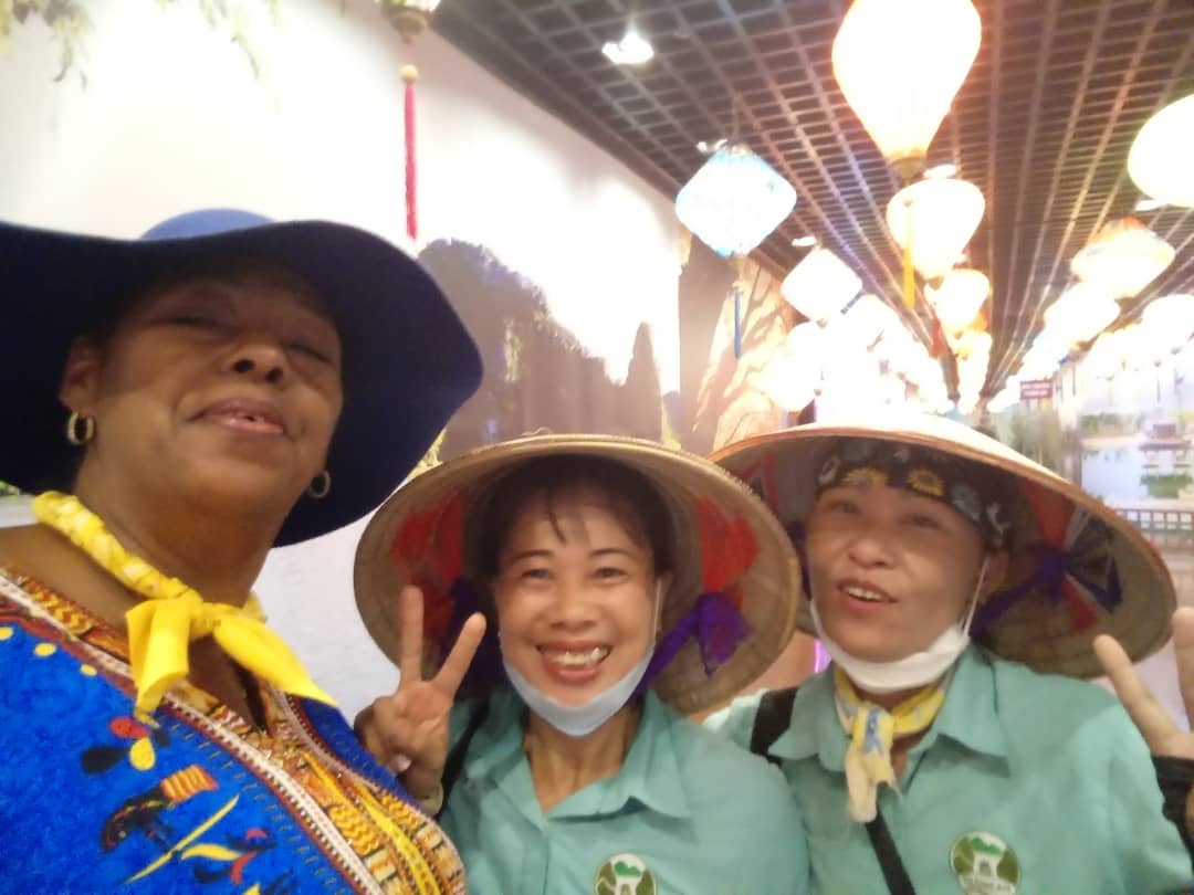 Tamara Bolivar en su visita a Ninh Binh