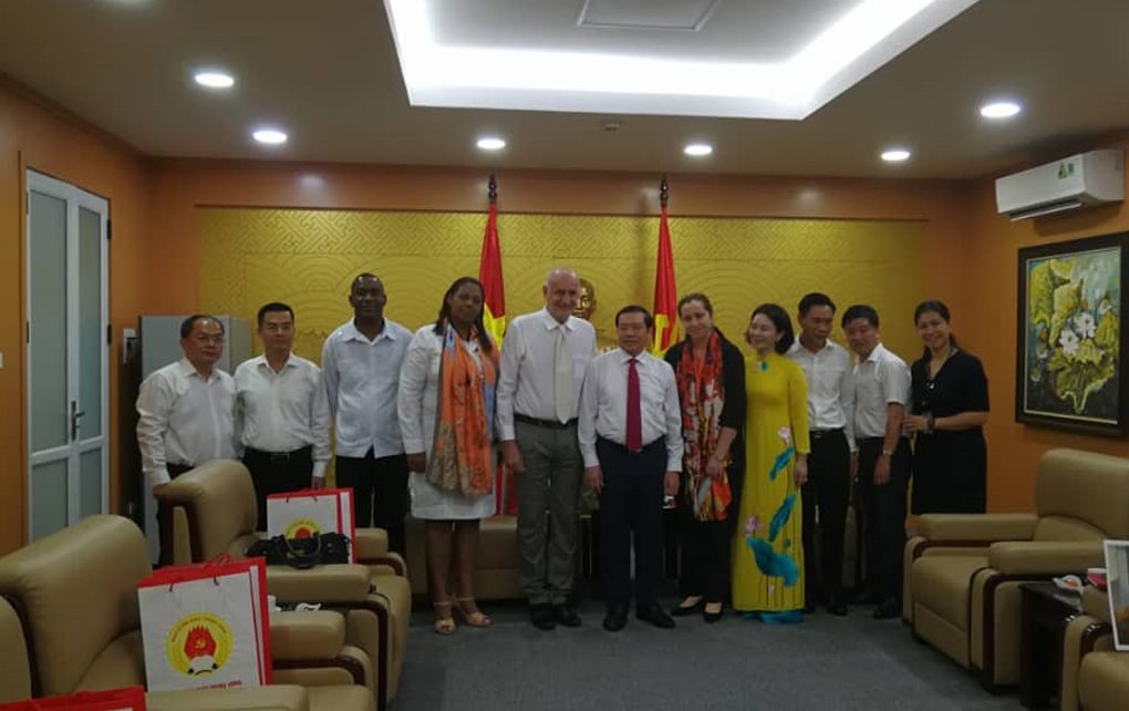 Delegacion de la UPEC en visita alPartido Comunista de Vietnam