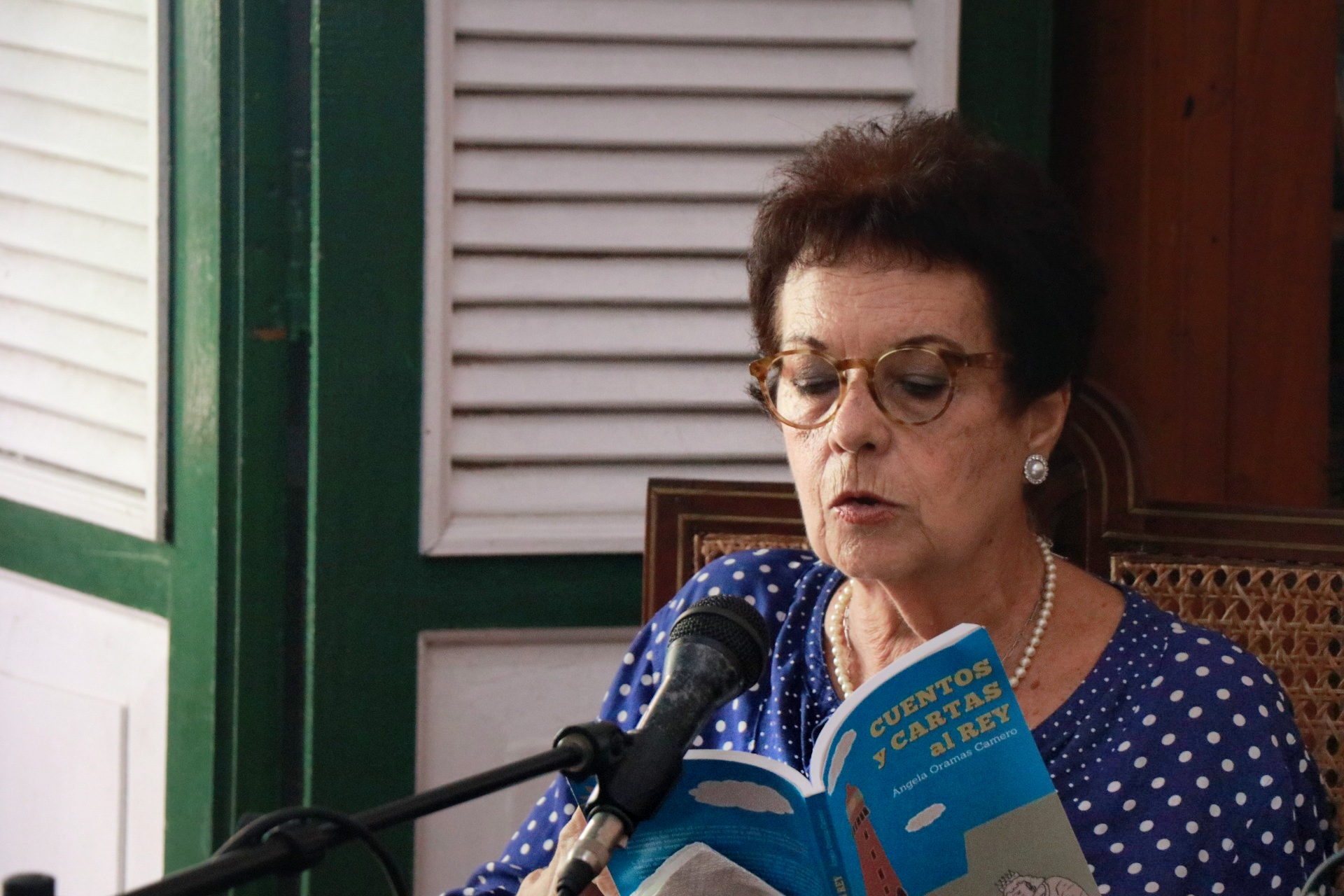 Angela Oramas autora del libro Cuentos y cartas al Rey