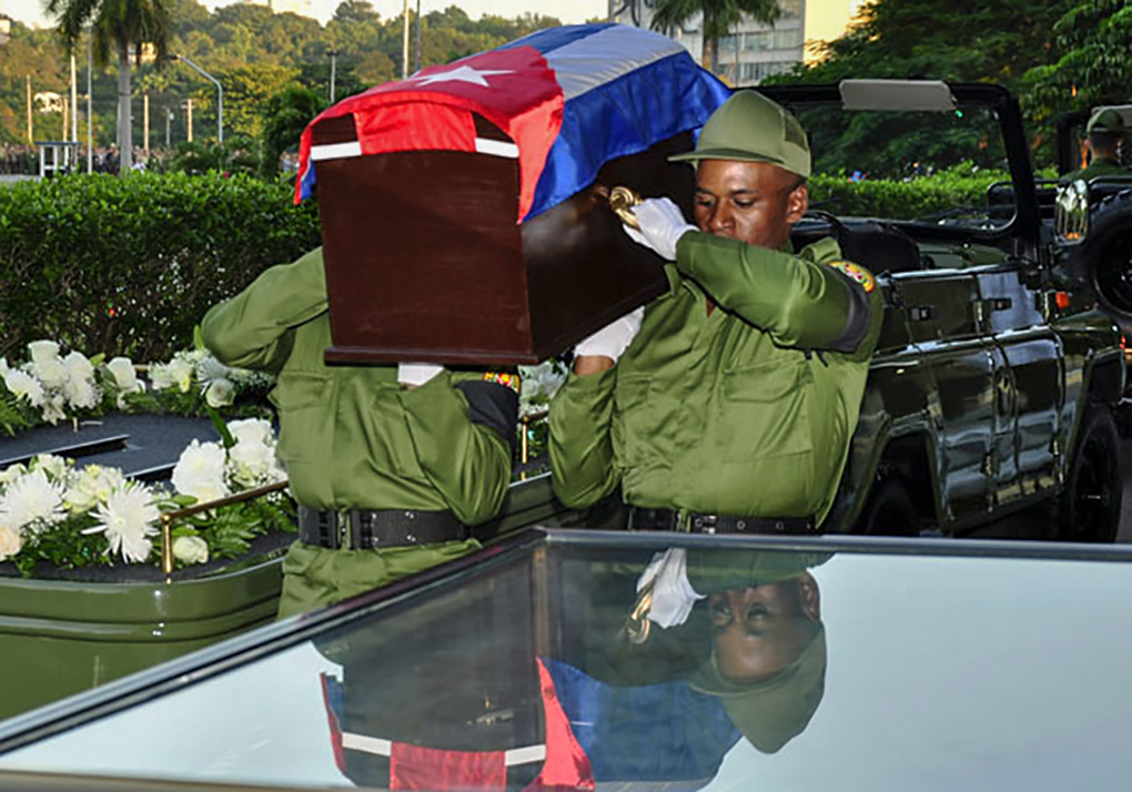 Honras fúnebres del Comandante en Jefe de la Revolución Cubana (Fotografía: Roberto Garaicoa)