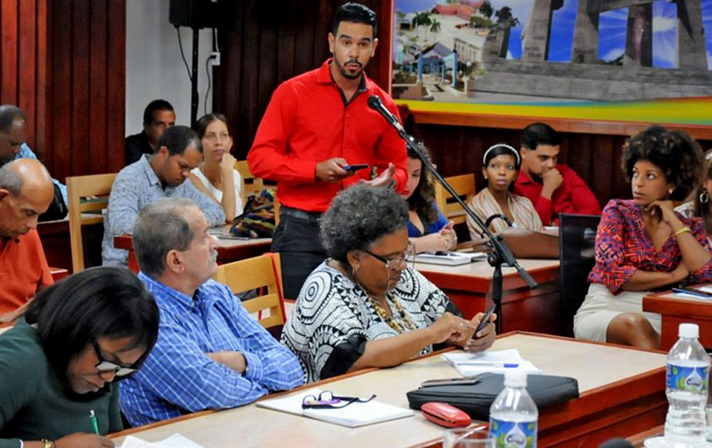 El periodista Leonel Escalona durante una asamblea de la UPEC en Guantánamo, previa al XI Congreso de la organización.