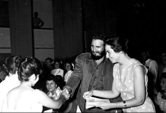 Vilma Espín junto a Fidel Castro