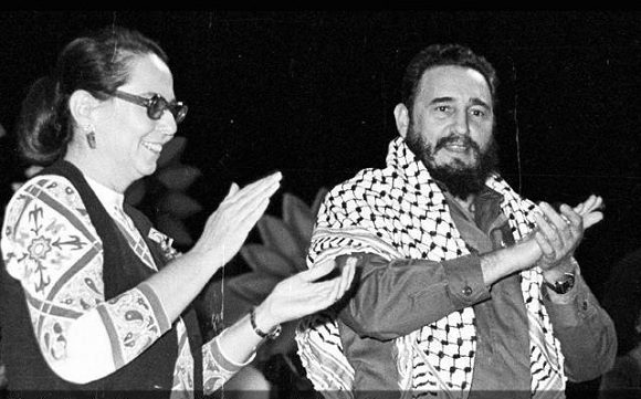 Vilma Espín junto a Fidel Castro