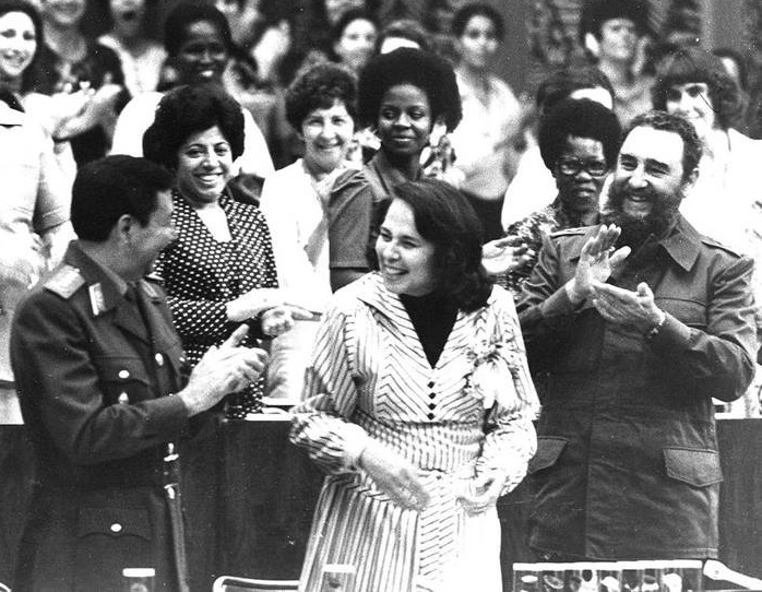 Vilma Espín junto a Raúl y Fidel