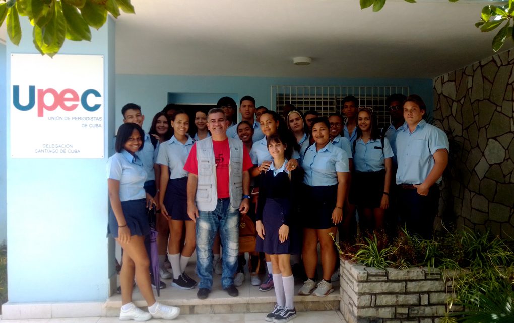 Estudiantes del Colegio Universitario Periodismo Santiago de Cuba