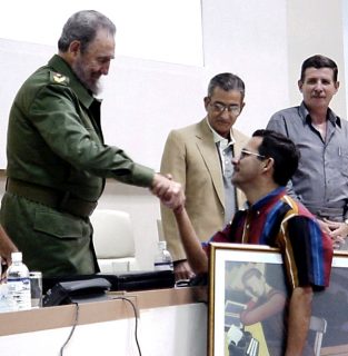 Enrique Ojito  saluda a Fidel