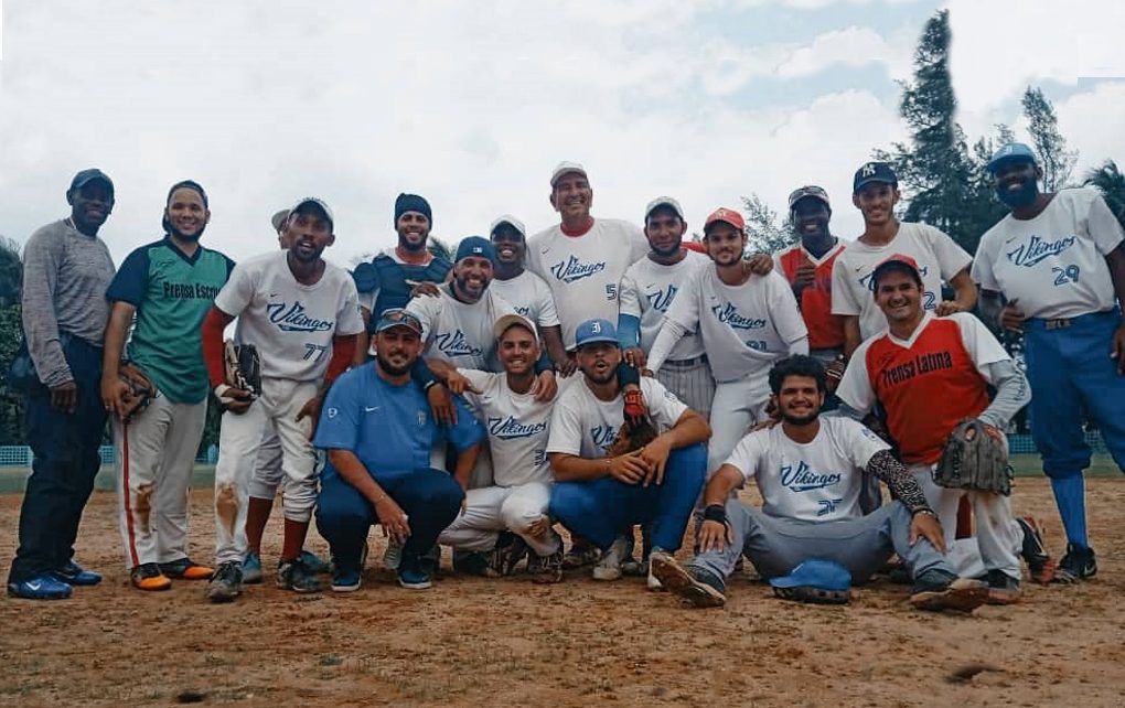 estudiantes fcom campeones Torneo Softball prensa